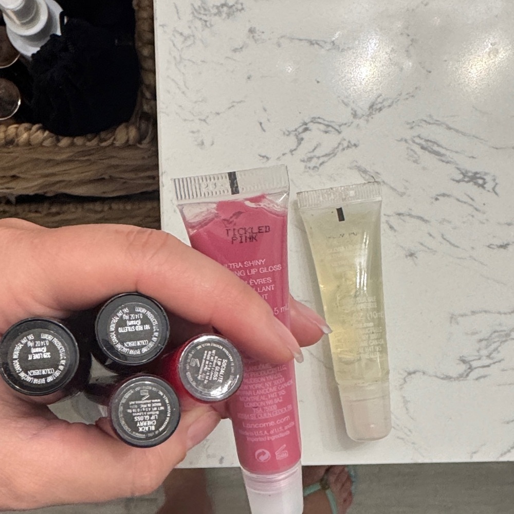 Lipstick and glossSet - Pink and Red - Picture 2 of 2